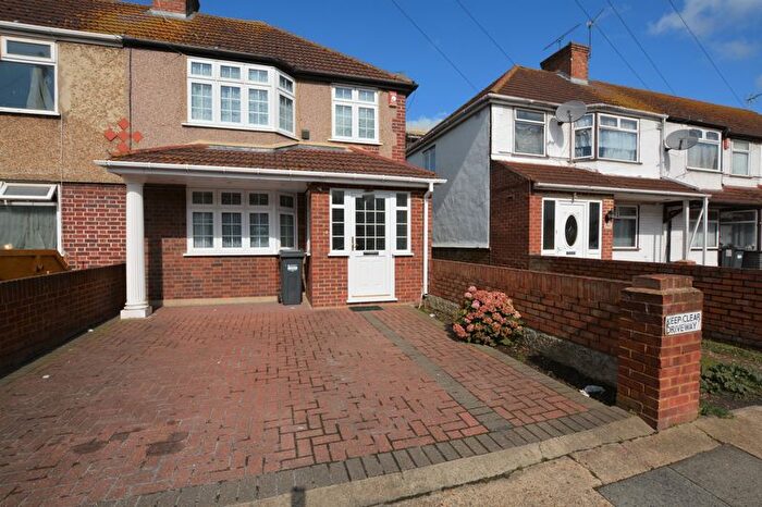 3 Bedroom Terraced House To Rent In Waye Avenue, Hounslow, TW5