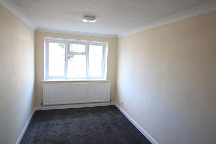 5 Bedroom Semi Detached House To Rent In Kendal Drive, Slough, SL2