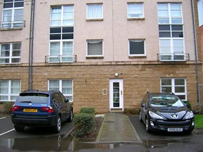 3 Bedroom Flat To Rent In Blandfield, Edinburgh, EH7