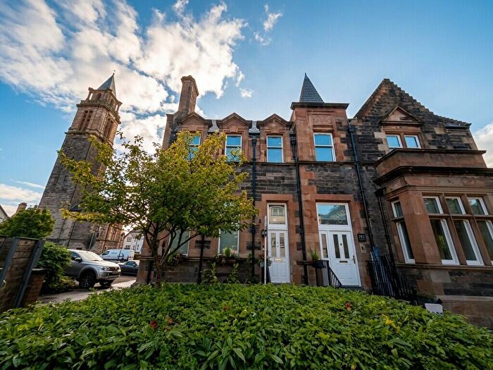 3 Bedroom Town House To Rent In Parklands Oval, Crookston, G53