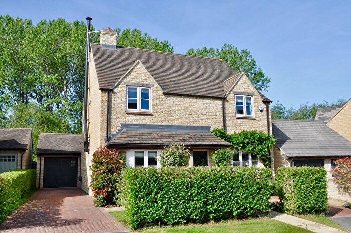 4 Bedroom Detached House For Sale In Oak Drive, Shipton-Under-Wychwood, OX7