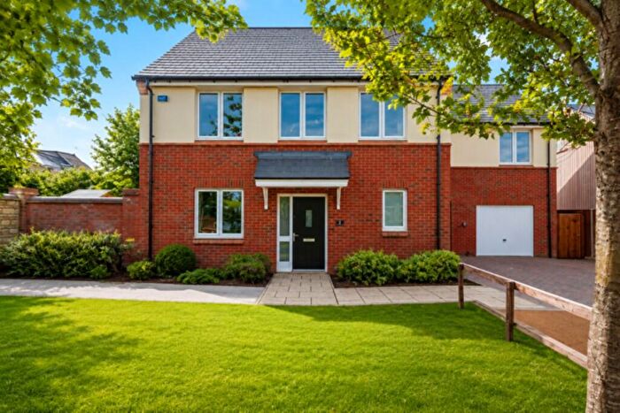 5 Bedroom Detached House For Sale In Elmsbrook, Bicester, OX27
