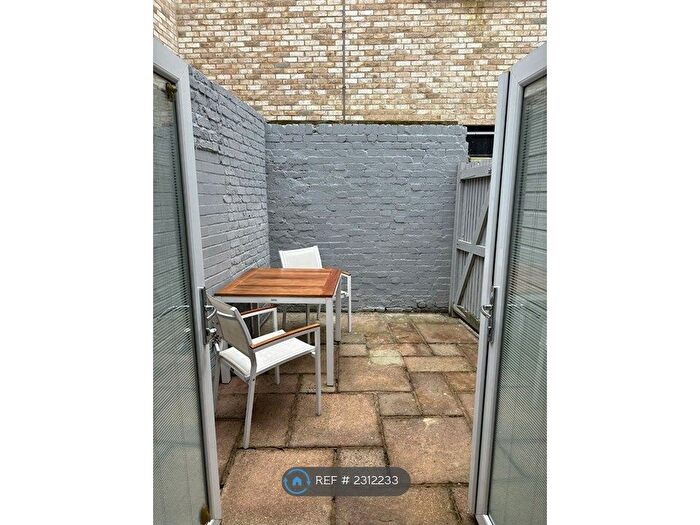 1 Bedroom Flat To Rent In Garratt Lane, London, SW18