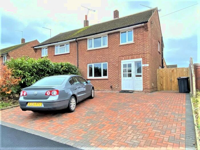 1 Bedroom Studio To Rent In Star Post Road, Camberley, GU15