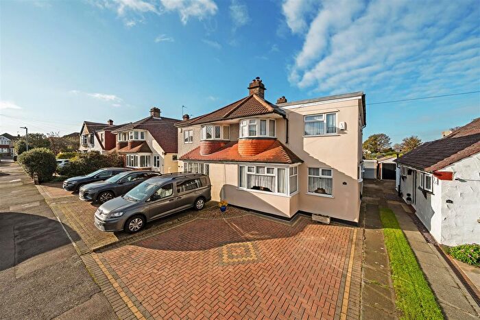 4 Bedroom Semi Detached House For Sale In Devonshire Avenue, Dartford, DA1