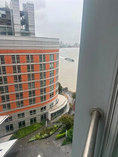 Studio To Rent In New Providence Wharf, London, E14