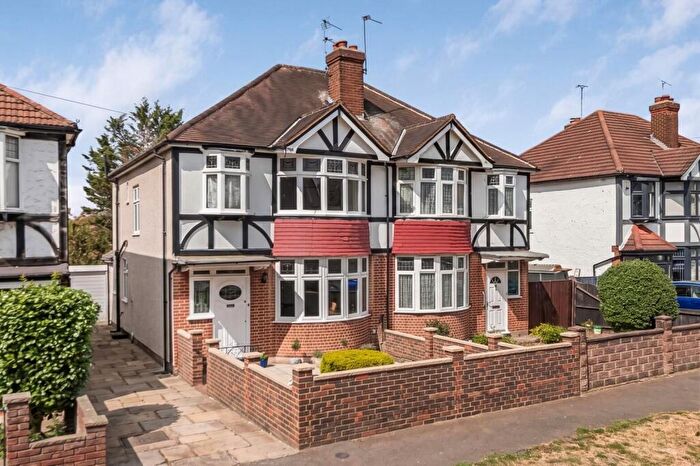 3 Bedroom Semi Detached House For Sale In Waverley Avenue, Sutton, SM1