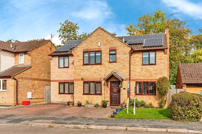 4 Bedroom Detached House For Sale In Larkwood Close, Kettering, NN16