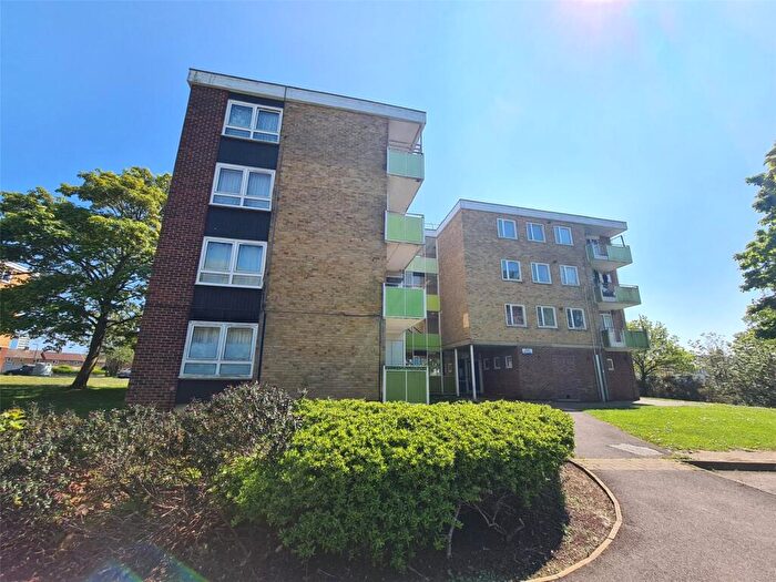 2 Bedroom Flat To Rent In Herrick Close, Southampton, Hampshire, SO19
