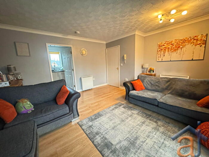 2 Bedroom Flat For Sale In Canal View Court, L21