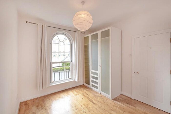 2 Bedroom Apartment To Rent In William Square, Rotherhithe, SE16