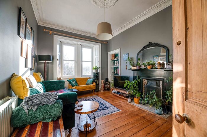 2 Bedroom Flat To Rent In Balcarres Street, Edinburgh, EH10