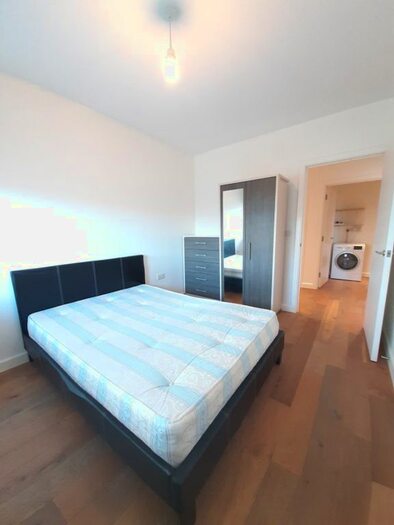 2 Bedroom Flat To Rent In Edgware Road, London, NW2