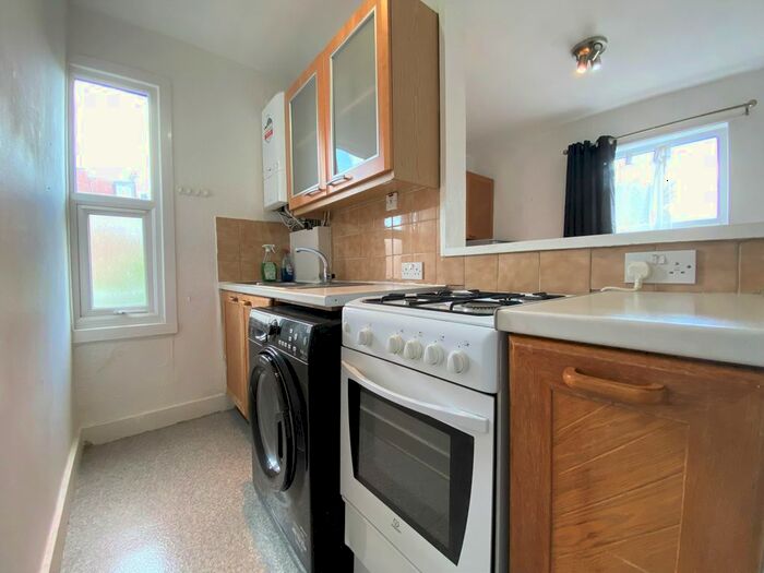 2 Bedroom Flat To Rent In Stella Road, London, SW17