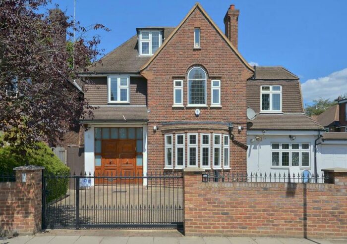 6 Bedroom Detached House To Rent In Fitzalan Road, Finchley, N3