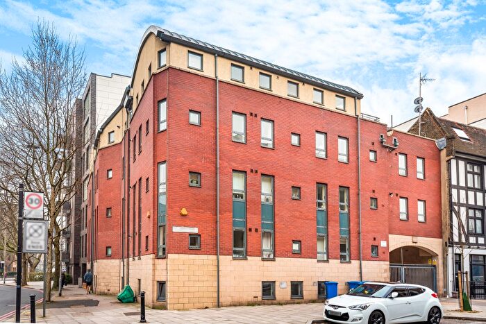 2 Bedroom Flat To Rent In Old Jamaica Road, London, SE16