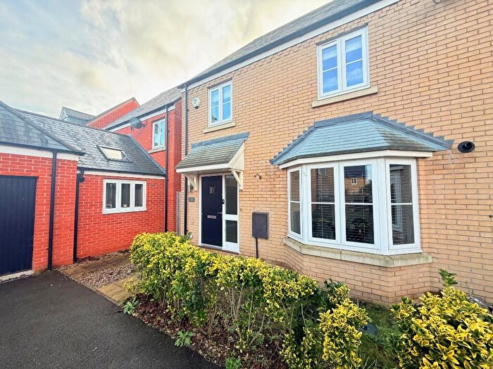 4 Bedroom Semi-Detached House To Rent In Darwin Drive, Biggleswade, Bedfordshire, SG18