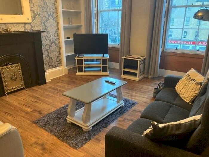 2 Bedroom Flat To Rent In , St Patricks Square, Edinburgh, EH8