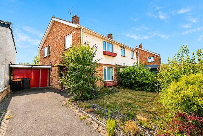 3 Bedroom Semi Detached House For Sale In Putnoe Heights, Bedford, MK41