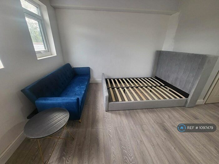 Studio To Rent In Pershore Road, Birmingham, B30