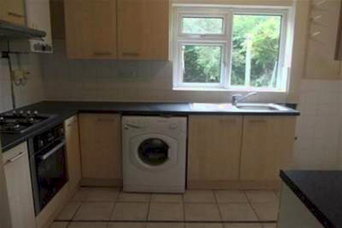 3 Bedroom House To Rent In Tenbury Crescent, Nottingham, NG8
