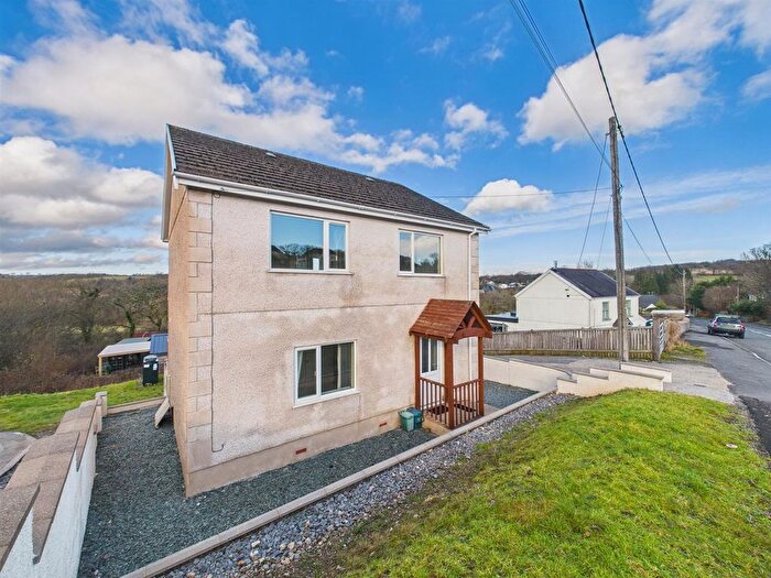 3 Bedroom Detached House For Sale In Heol Y Foel, Foelgastell, Llanelli, SA14