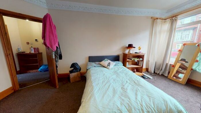 6 Bedroom Terraced House To Rent In Manor Drive, Hyde Park, Leeds, LS6