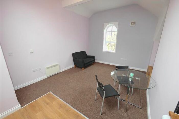 1 Bedroom Flat To Rent In Moorland Road, Hyde Park, Leeds, LS6