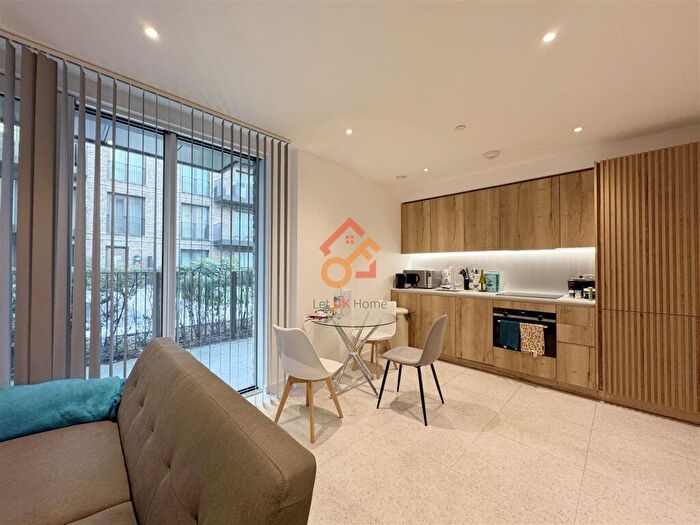 Studio To Rent In Georgette Apartments, Cendal Crescent, London, E1