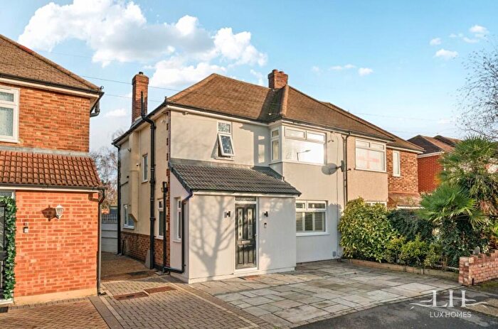 3 Bedroom Semi Detached House For Sale In Maybank Avenue, Hornchurch, RM12