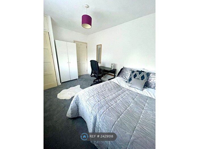 6 Bedroom Terraced House To Rent In Cedar Way, Guildford, GU1