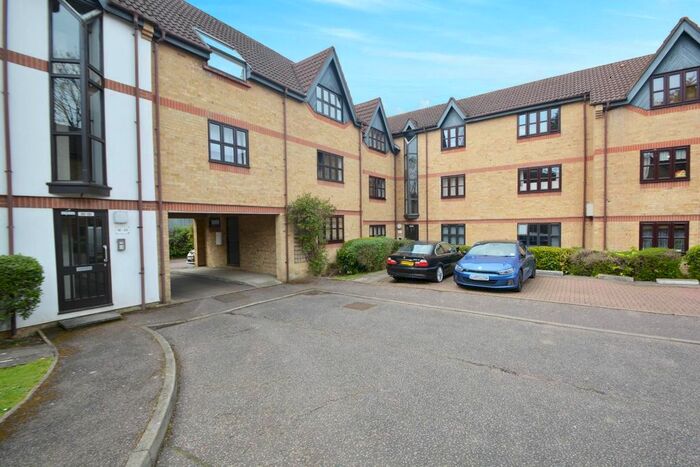 Studio To Rent In Lodgehill Park Close, Harrow, HA2
