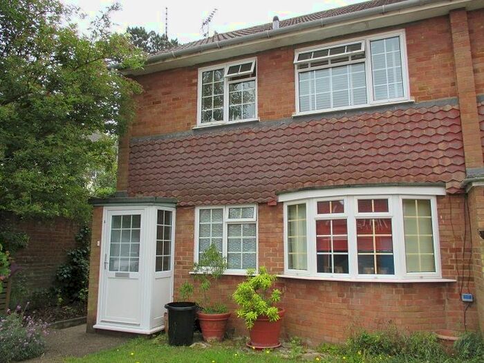1 Bedroom Flat To Rent In Bartlett Road, Westerham TN16