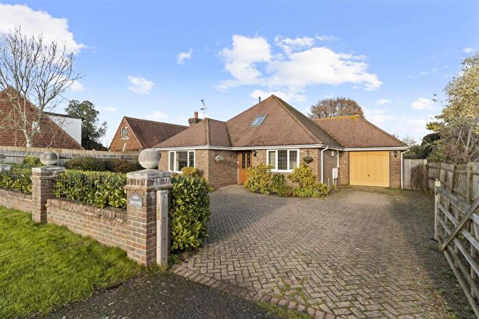 4 Bedroom Detached Bungalow For Sale In Ersham Way, Hailsham, BN27