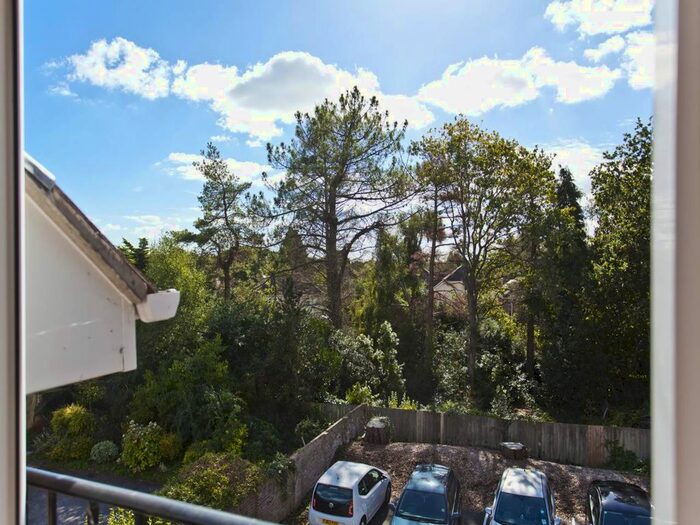 2 Bedroom Flat To Rent In Talbot Avenue, Bournemouth, Dorset, BH3
