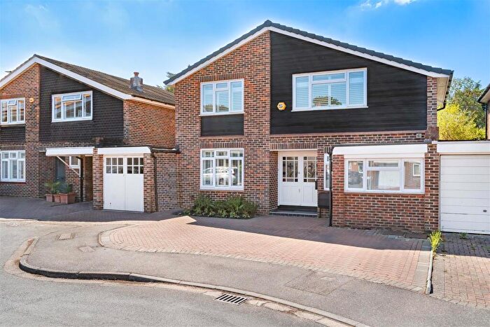 4 Bedroom Detached House For Sale In Parkgate Close, Kingston Upon Thames, KT2