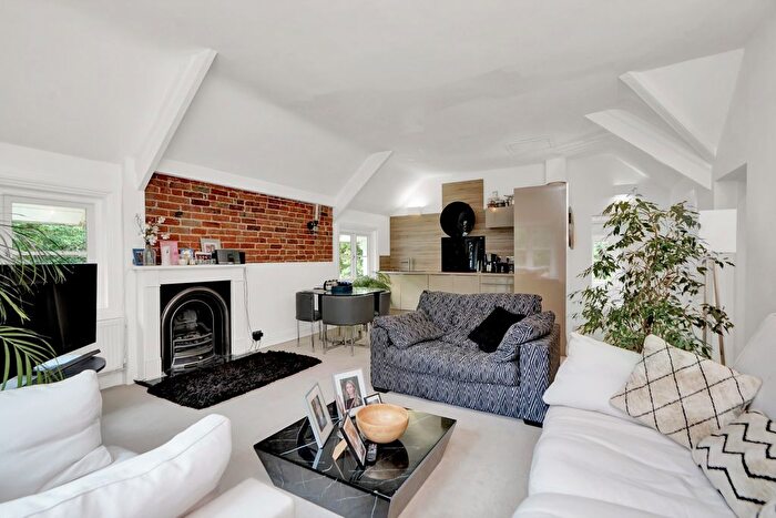 3 Bedroom Flat To Rent In Sandgate, Portsmouth Road, Esher, Surrey, KT10