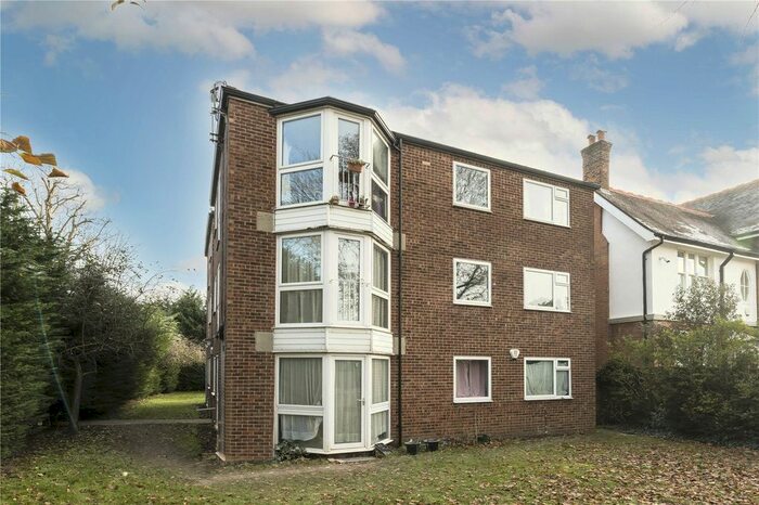 2 Bedroom Flat To Rent In Hill View Road, Twickenham, TW1