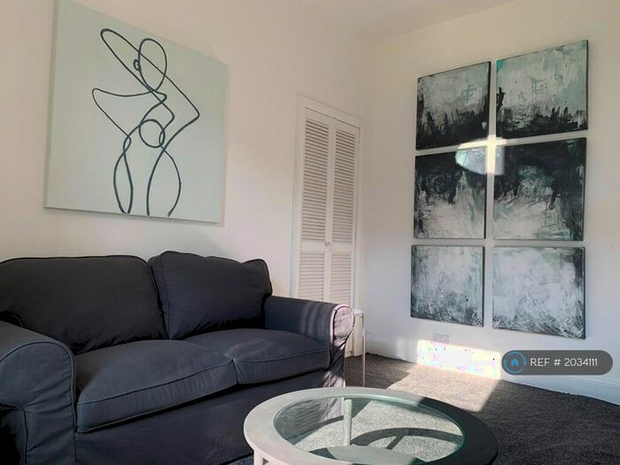 2 Bedroom Flat To Rent In Bruce Street, Stirling, FK8