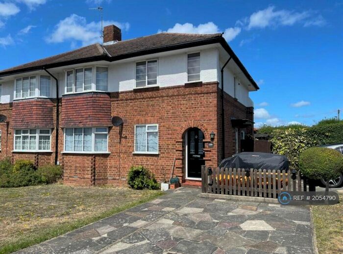 2 Bedroom Flat To Rent In St. Johns Road, Petts Wood, Orpington, BR5