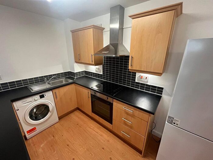 2 Bedroom Flat To Rent In New Hall Lane, Preston, PR1