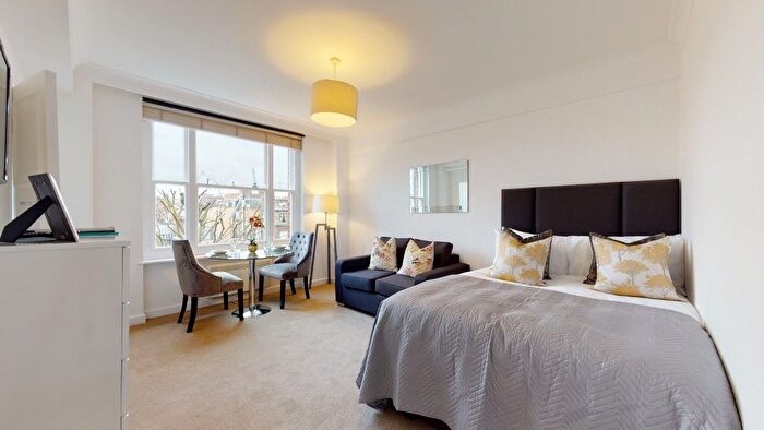 1 Bedroom Flat To Rent In Hill Street, London, W1J