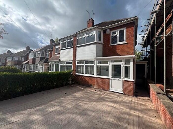 3 Bedroom Semi Detached House To Rent In Wensleydale Road, Birmingham, B42