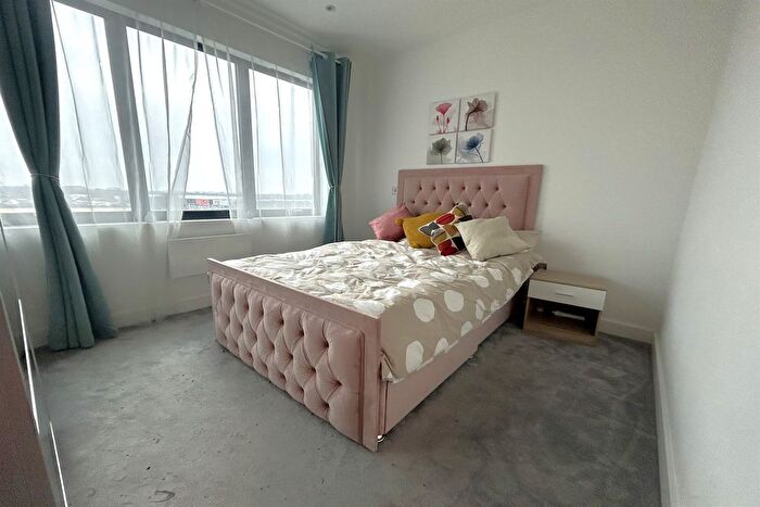 2 Bedroom Flat To Rent In Circa Apartments, Harlington, UB3