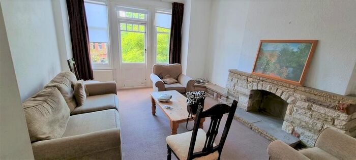 3 Bedroom Flat To Rent In Broomfield Avenue, Palmers Green, N13