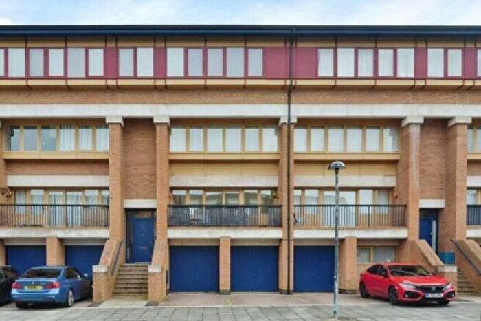 3 Bedroom Town House To Rent In North Thirteenth Street, Milton Keynes, MK9