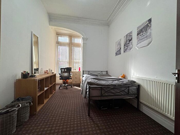 4 Bedroom Detached House To Rent In Victoria Road, Leeds, LS6