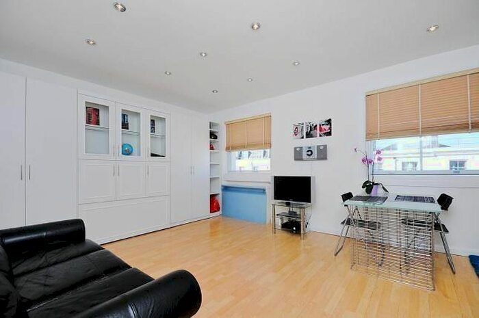 Studio To Rent In Colville Gardens, Notting Hill, W11