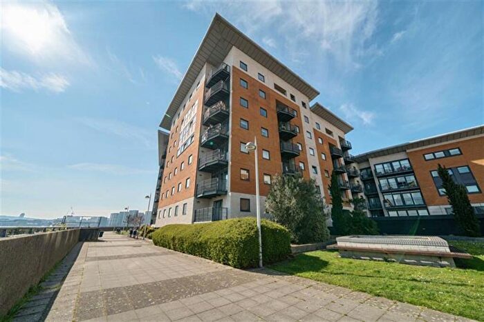 2 Bedroom Apartment To Rent In Inverness Mews, E16