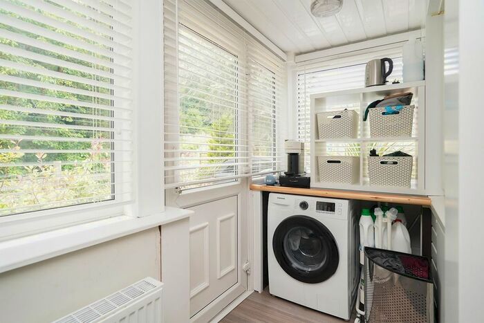 2 Bedroom Detached Bungalow To Rent In Abbeydale Road, Sheffield, S7